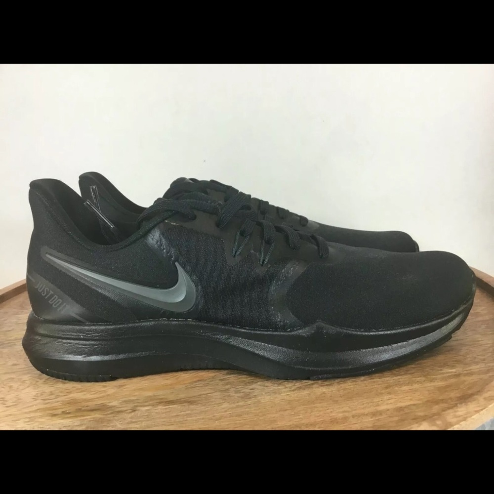 Women’s Nike In Season TR 8 black running shoe